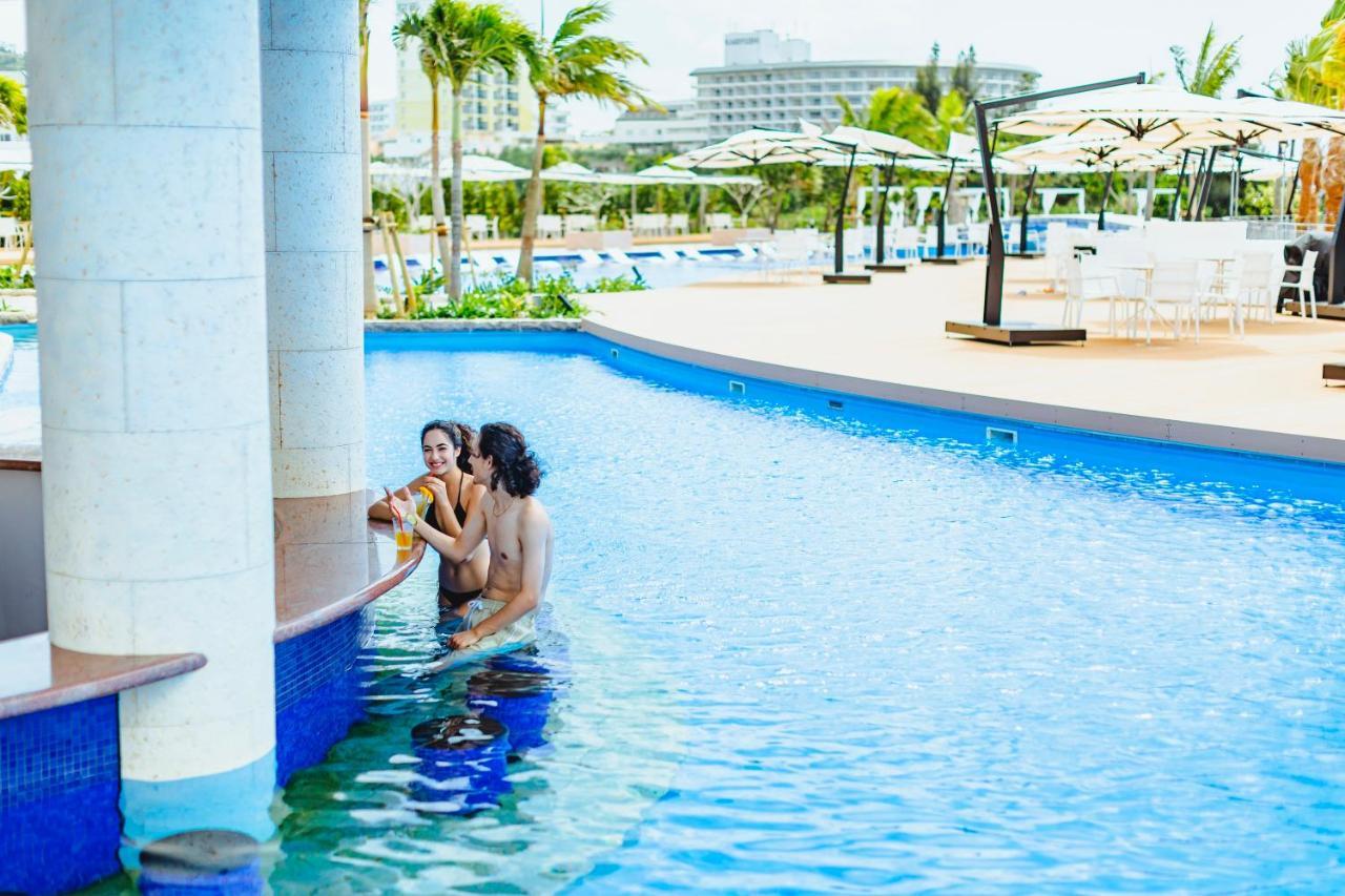 Oriental Hotel Okinawa Resort & Spa Nago Luaran gambar The swimming pool at the hotel