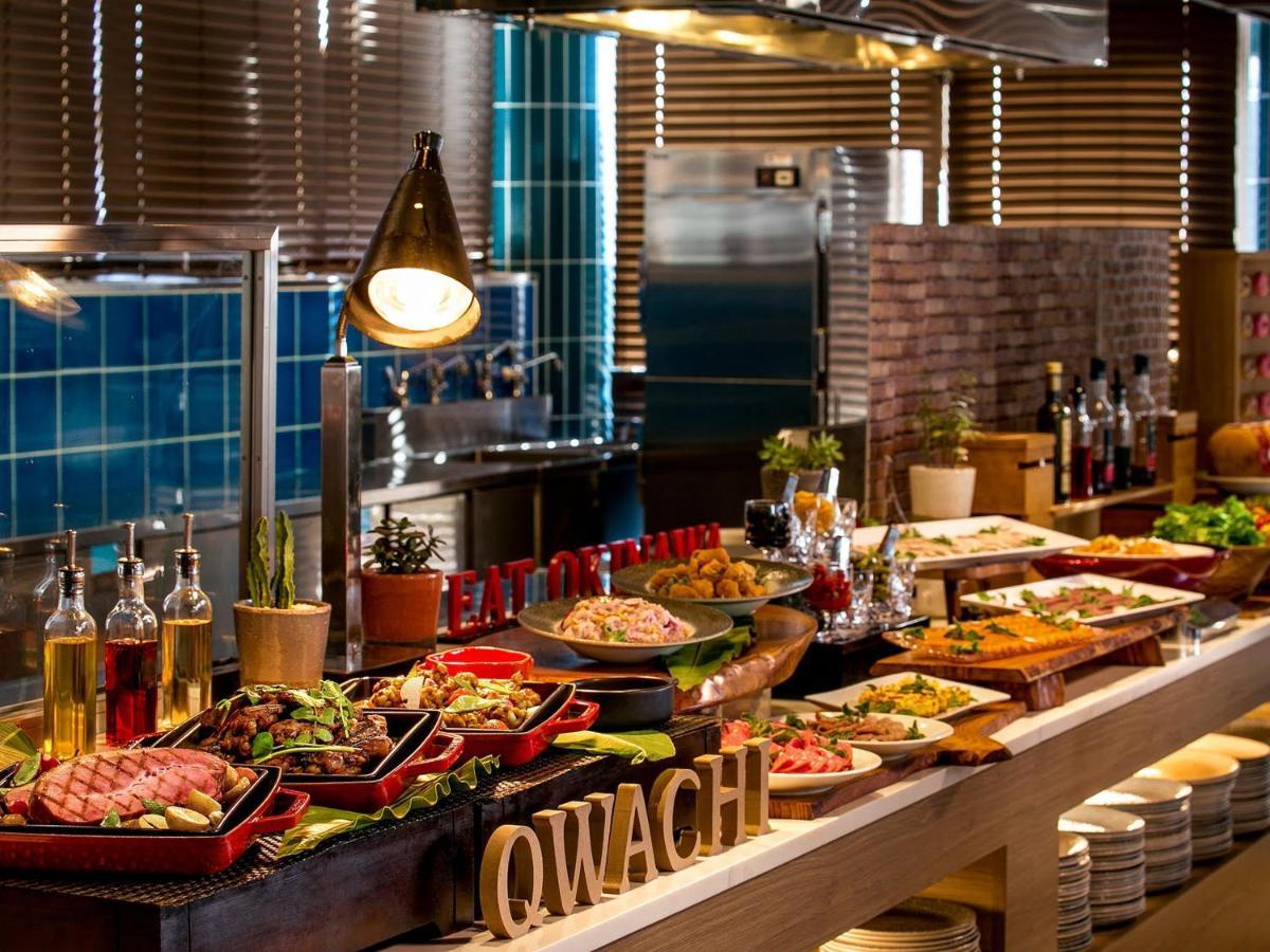 Oriental Hotel Okinawa Resort & Spa Nago Luaran gambar A buffet at a restaurant