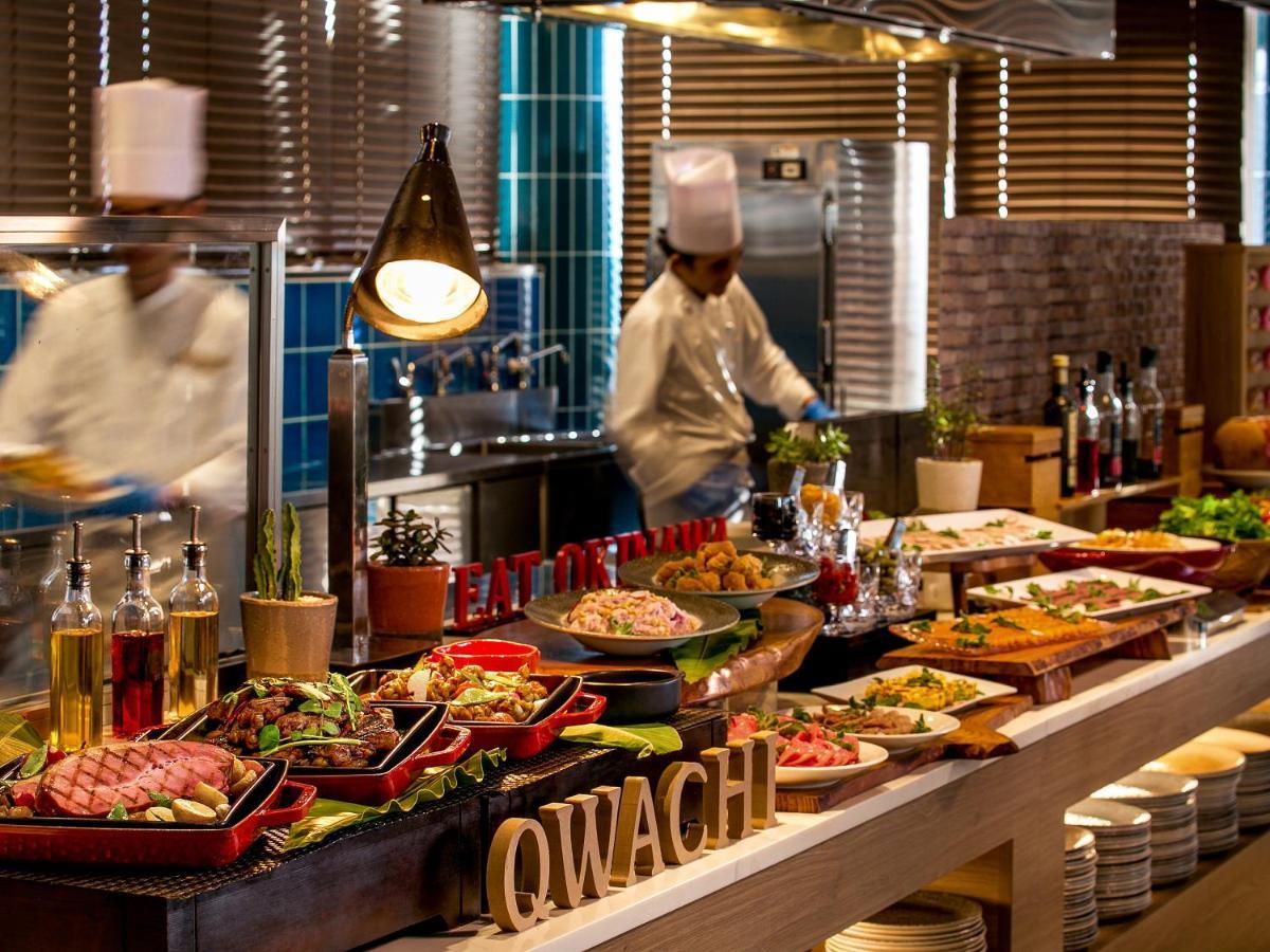 Oriental Hotel Okinawa Resort & Spa Nago Luaran gambar A buffet at a restaurant