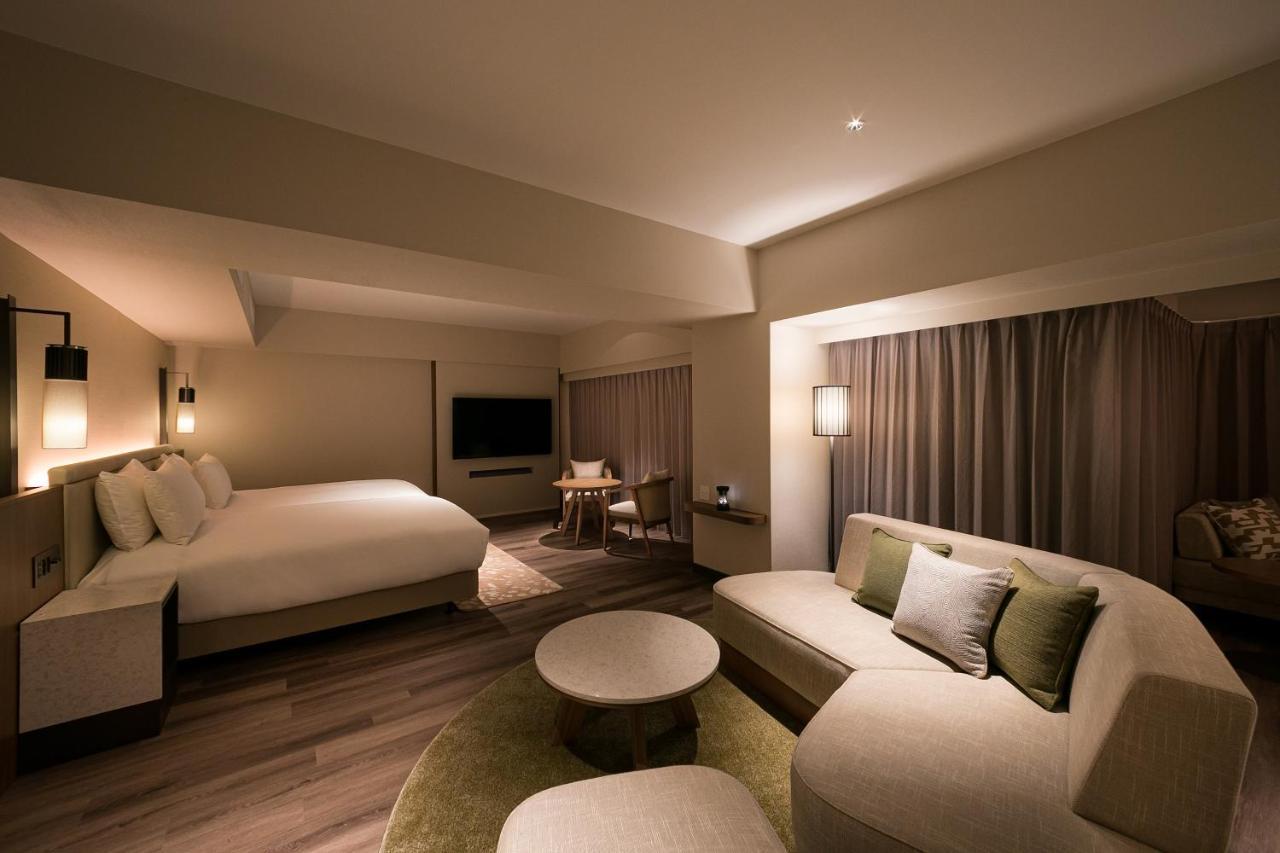 Oriental Hotel Okinawa Resort & Spa Nago Luaran gambar A suite at the hotel
