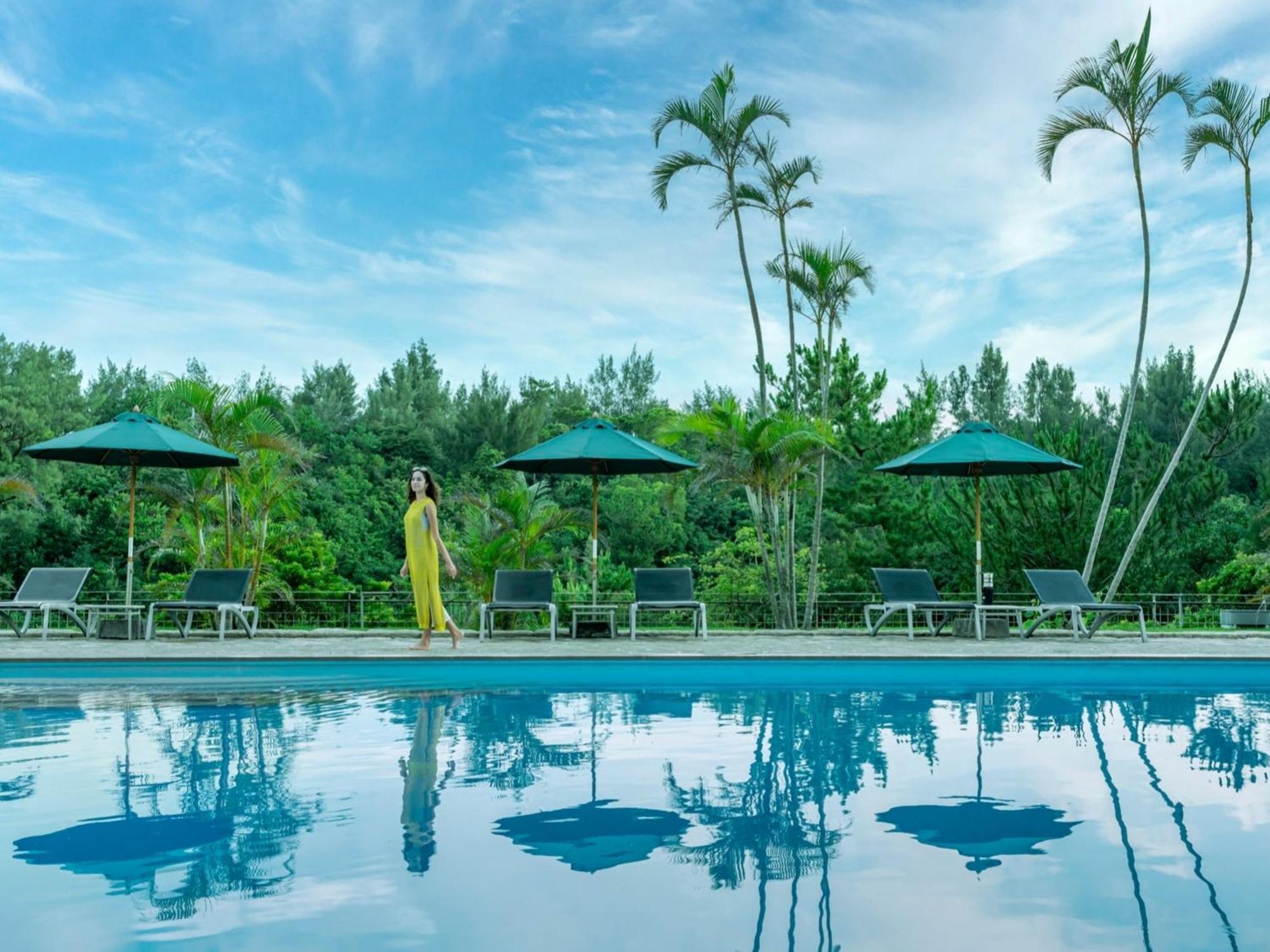 Oriental Hotel Okinawa Resort & Spa Nago Luaran gambar The swimming pool at the resort
